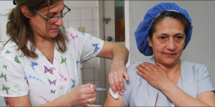 Personal de salud priorizado podrá acceder a vacunarse