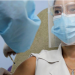 Comieza la campaña antigripal vacunando al personal de salud