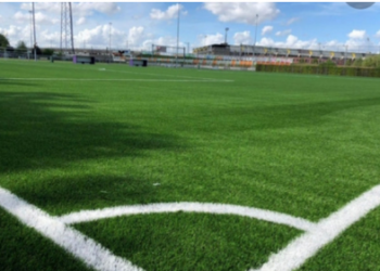 El torneo local podría utilizar la cancha de césped sintético