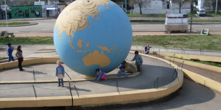 La dirección de educación y cultura de la Intendencia resalta la obra del Arquitecto Walter Domingo