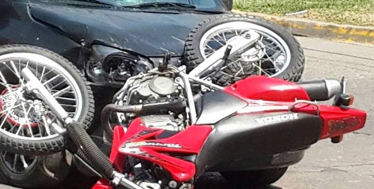 Siniestros de tránsito entre camioneta y moto