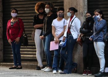 Mieres informó que número de trabajadores en seguro de paro total bajó a niveles prepandemia