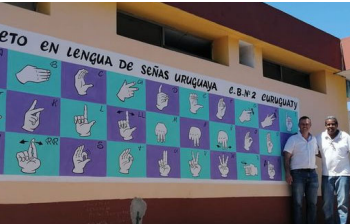 El abecedario en lengua de señas ya luce en varios centros de barrios