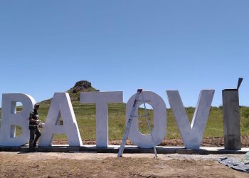 El Cerro Batovi ya tiene sus letras monumentales.