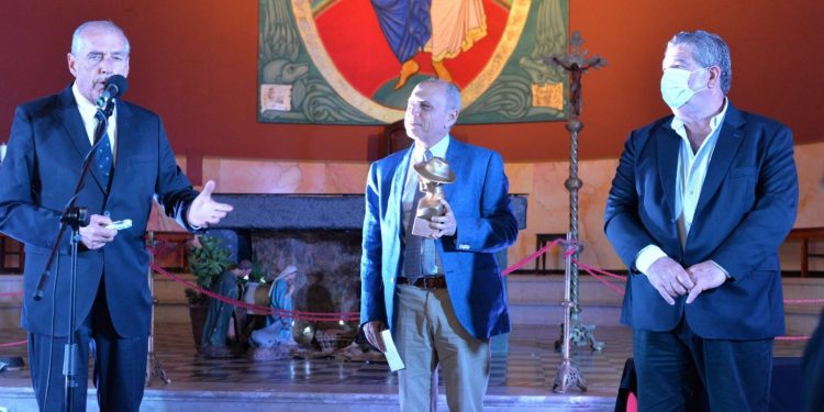 El Dr. Henry Cohen recibió el Premio Gardel de Oro