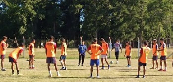 Matías Rosa viene trabajando con un grupo de juveniles