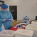Más de 180 personas diariamente concurren a hisoparse en el puesto de ASSE ubicado en el gimnasio polideportivo. 