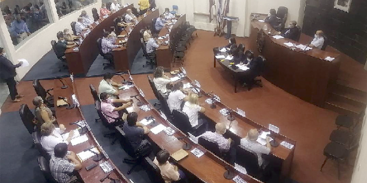 Un par de reclamos y posiciones a favor y en contra de la LUC manifestaron ediles en reunión de la Junta