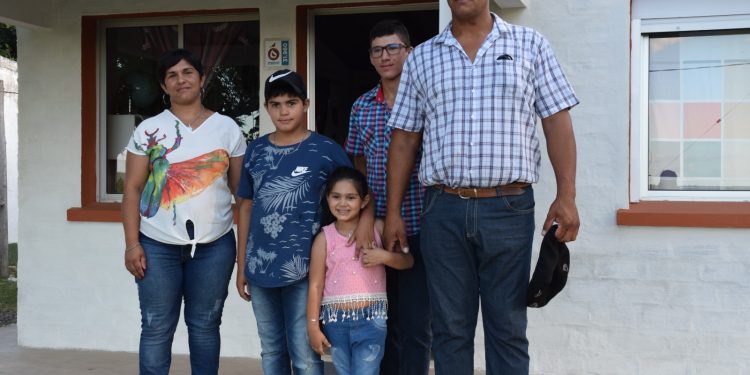 Familias de Piedra Sola, Curtina y Cerro del Arbolito recibieron su casa propia a través de programas de MEVIR 