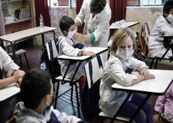 Codicen resolvió que ante brote de Covid-19 en aulas la cuarentena será de 5 días para todos