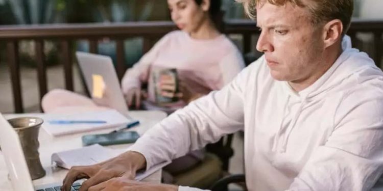 Argentina constata que las mujeres trabajan más que los hombres