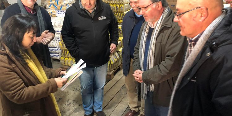  La AET dona 1000 kgs de harina para las canastas solidarias que entrega IDT  a familias vulnerables