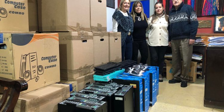  LUMIN dona equipos informáticos a la Dirección de Educación y Cultura