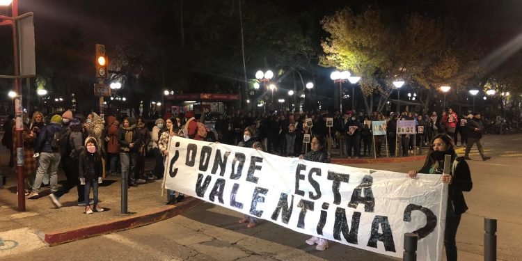La madre de Valentina Ferraz Ferreira expresa su desesperación al no saber nada de su hija desde hace un mes