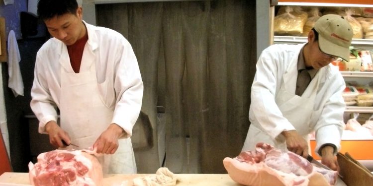 Capacitación en buenas prácticas para operarios de carnicerías en Rivera