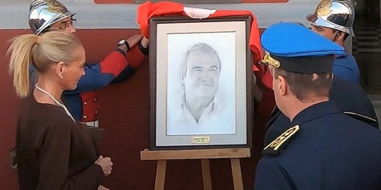 Destacamento de Santa Clara de Olimar luce cuadro pintado por un bombero de Tacuarembó