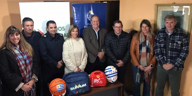 Entregaron un desfibrilador para la comunidad de Achar