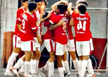 La Séptima división se reencontró con el triunfo