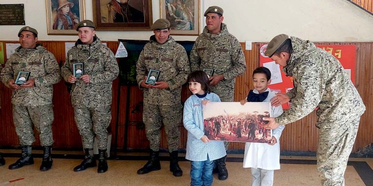 El ejército enorgullece a su población con actos solidarios