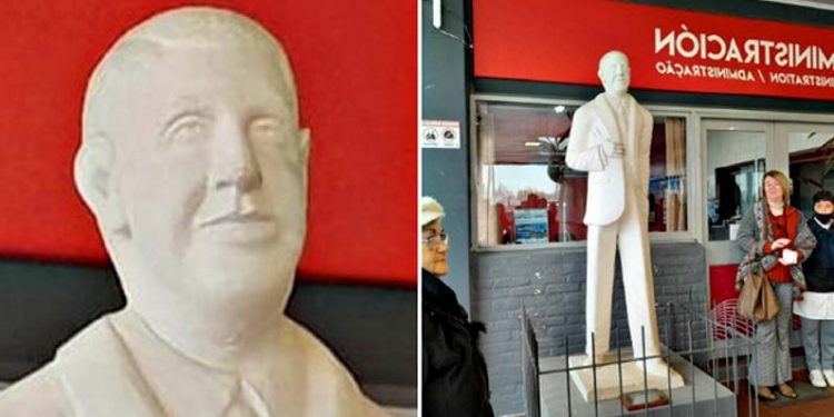 La estatua de Gardel fue centro de burlas desde su inauguración