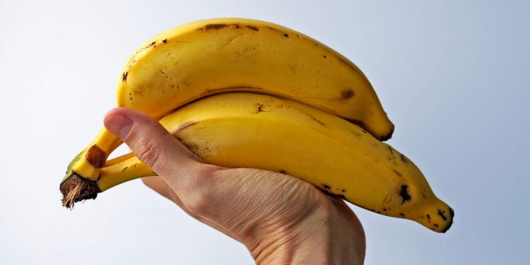 La banana es buena para el corazón femenino