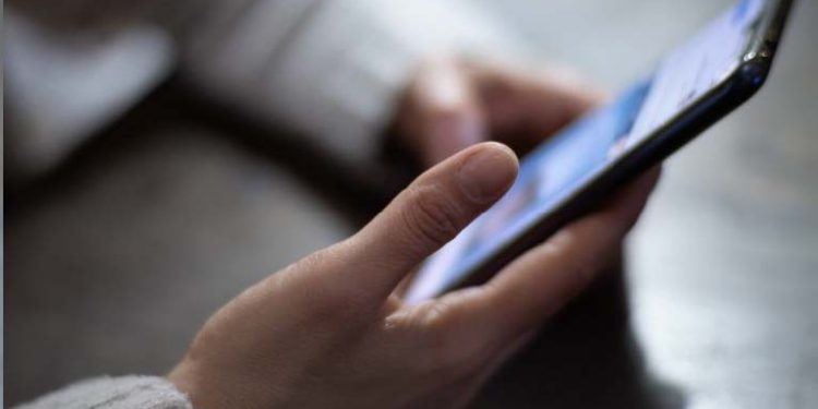 Programa lbirapitá ofrece celulares para jubilados