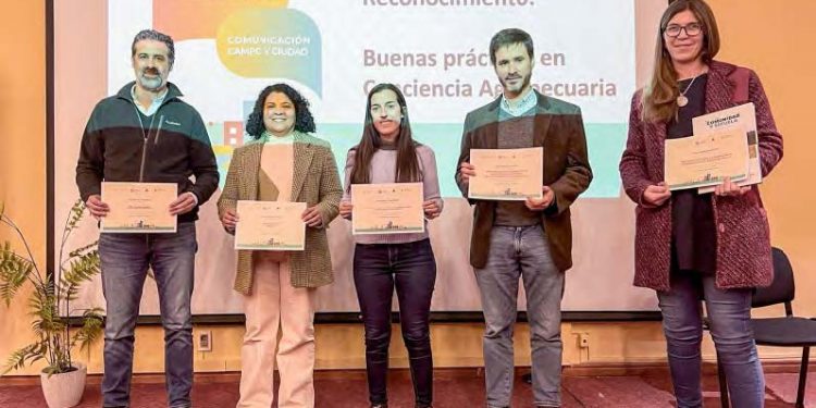 Trabajo de la escuela de Rincón de Pereira recibió un reconocimiento por promover conciencia agropecuaria