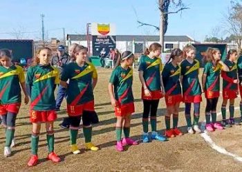 El equipo femenino sub 13 de Centro de Barrio clasificó para el cuadrangular final