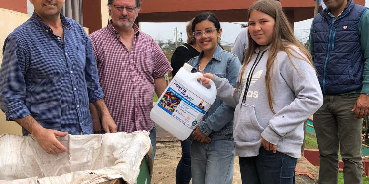 Un nuevo contenedor de residuos reciclables se instaló en Centro de Barrio Núm. 2 Curuguaty 