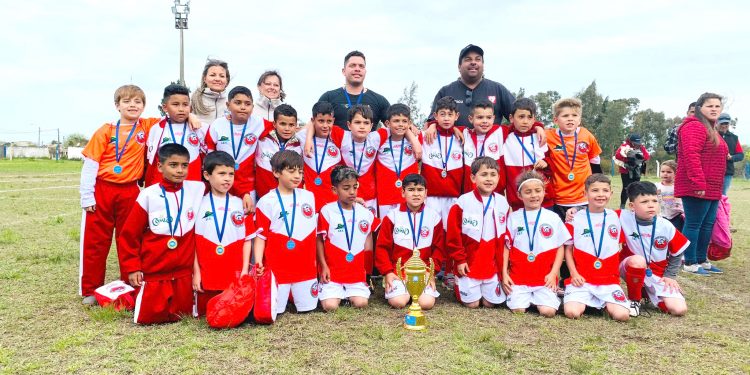 La selección sub 8 de Tacuarembó logró el título del Noreste
