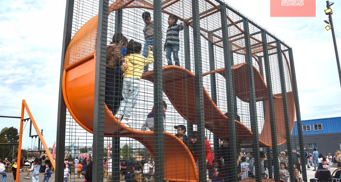 Se inauguró la innovadora plaza de barrio Recreo, con juegos y canchas
