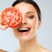 Una mascarilla de tomate para eliminar manchas, arrugas y acné