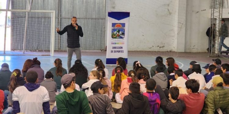 El Proyecto “Pies Alados” de Andrés Silva llega a localidades del interior de Tacuarembó.