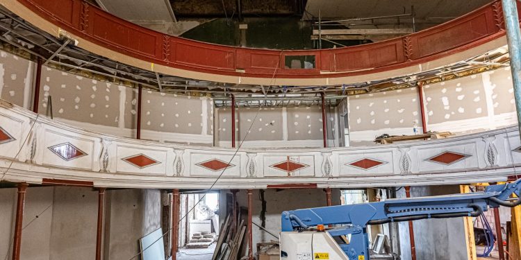 Obra en el Teatro Escayola presenta un avance del 70 %