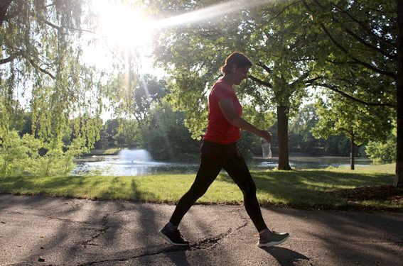 Caminar rápido podría tener grandes beneficios