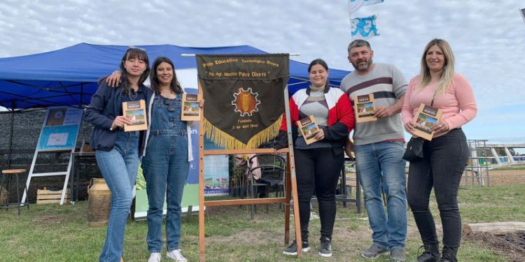 Estudiantes del Polo Tecnológico de crearon la revista agraria «Raíces»