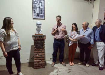 Anoche la Junta rindió homenaje al escultor José Bulmini