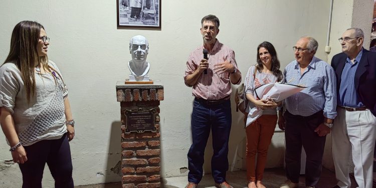 Anoche la Junta rindió homenaje al escultor José Bulmini