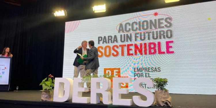 DERES reconoció a la Intendencia de Tacuarembó por su apoyo al emprendimiento “Curtina Recicla”