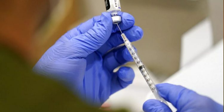 Comisión Asesora evaluará campaña de vacunación anticovid para el 2023