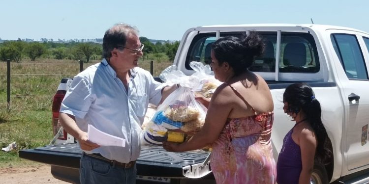 IDT entregó canastas en Rincón de los Taños