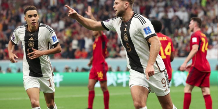 Alemania rescató un punto para seguir soñando