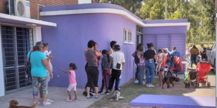 Intendencia entregó canastas de alimentos a familias carenciadas