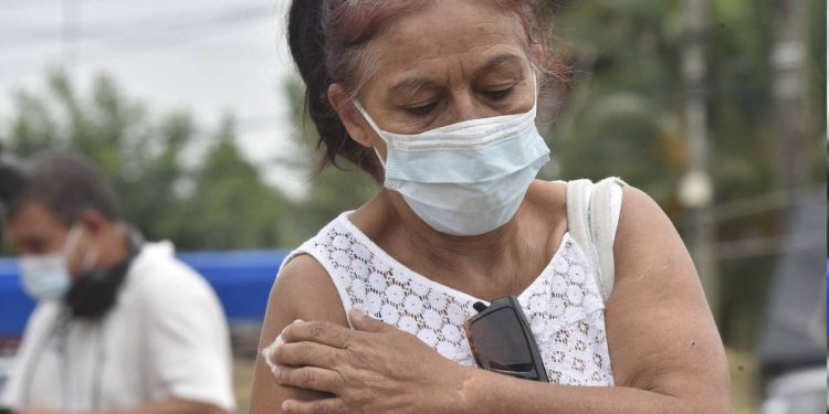Vacunación de refuerzo contra el covid: comienza hoy lunes en Montevideo y el 2 de enero en el interior