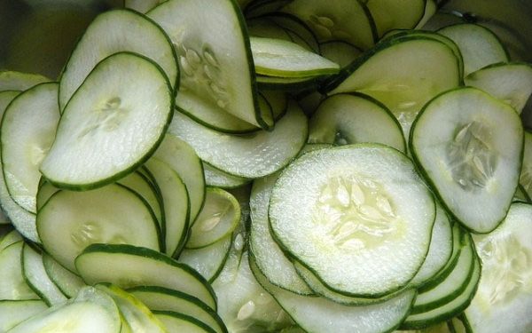 Pepino: Muy pocas calorías, mucha agua, vitaminas, minerales y fibra