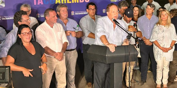 Intendencia inauguró pavimentación de calles