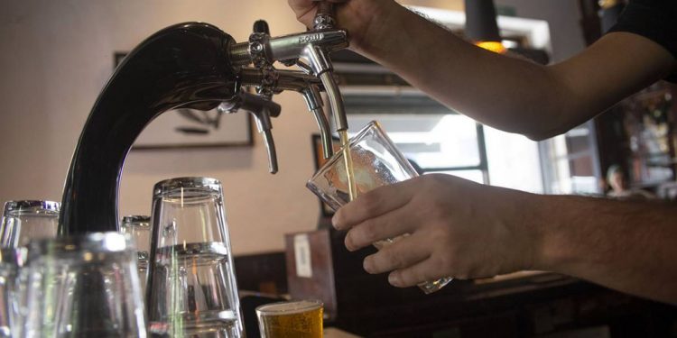 Las cervezas artesanales e independientes de Uruguay tendrán un sello para identificarlas