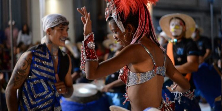 Se convoca a interesados en ofrecer servicios en el tablado oficial