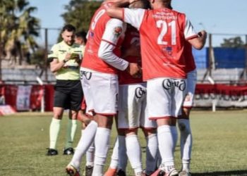 Jugó un partido amistoso con Ferro Carril de Salto