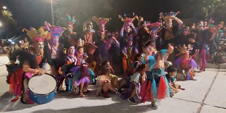 Murga La Marchanta se presentó anoche en el carnaval de Durazno